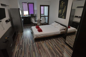 Valentino Apartments, LAZAR RESIDENCE